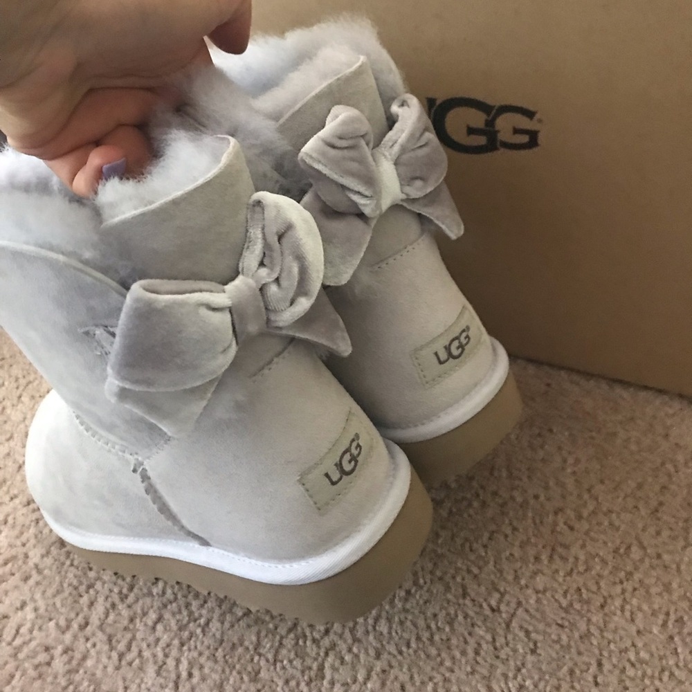 UGG Women’s Mini Bailey Bow II  US size 11 NWB